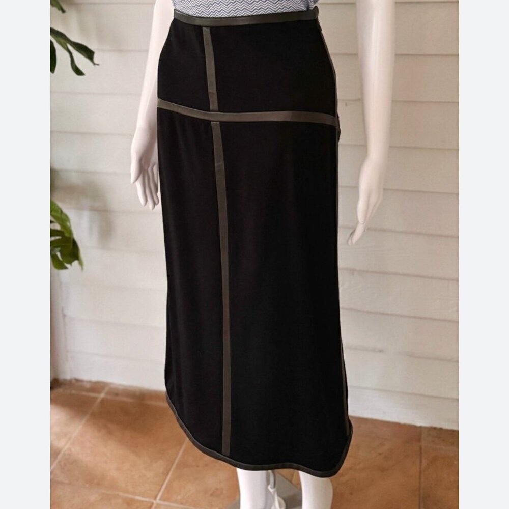 Beautiful DKNY Chic Black Skirt with Faux Leather Trim size 8
